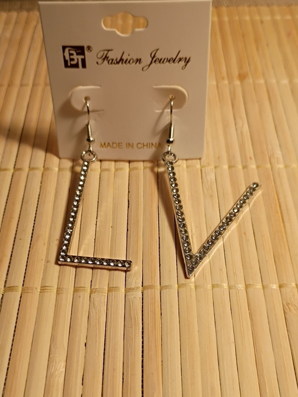NWT Las Vegas LV Fashion Jewelry Silver Metal & Crystal Dangle Earrings